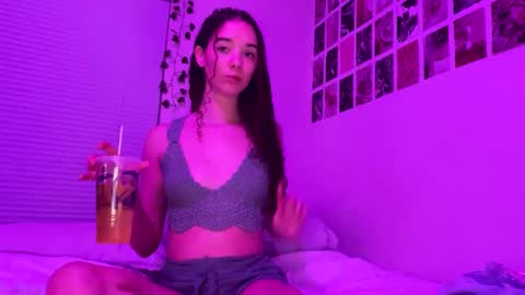 Snapshot of kylieexoxoxo2432 chatting on February 11, 2025, 2:57 am Kylie online show from February 11, 2025, 2:57 am