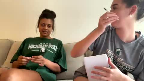 Snapshot of kylieexoxoxo2432 chatting on September 10, 2025, 7:03 pm Kylie online show from September 10, 2025, 7:03 pm