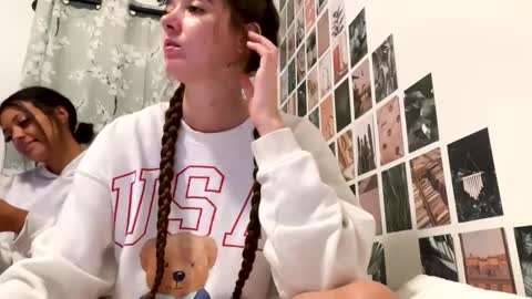 Snapshot of kylieexoxoxo2432 chatting on September 17, 2025, 2:41 pm Kylie online show from September 17, 2025, 2:41 pm