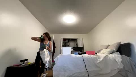 Snapshot of kylieexoxoxo2432 chatting on October 28, 2025, 8:11 pm Kylie online show from October 28, 2025, 8:11 pm