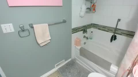 kylie not jenner online show from April 18, 2026, 8:20 pm