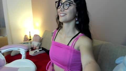 Snapshot of kymgiraldo8 chatting on December 17, 2024, 7:18 am Kym Giraldo online show from December 17, 2024, 7:18 am