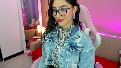 Snapshot of kymgiraldo8 chatting on January 12, 2025, 8:25 am Kym Giraldo online show from January 12, 2025, 8:25 am