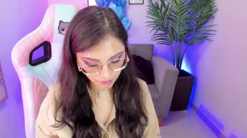 Kyomi online show from March 3, 2025, 6:44 pm