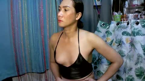 kyutshyne online show from March 11, 2025, 6:19 pm