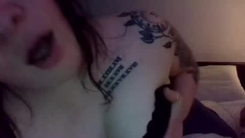l0velynae online show from June 27, 2026, 6:07 am