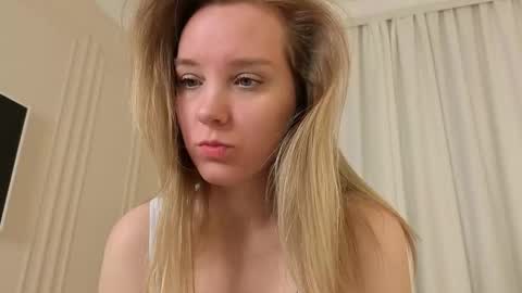 Snapshot of l1n4luv chatting on January 5, 2026, 9:18 pm lina online show from January 5, 2026, 9:18 pm