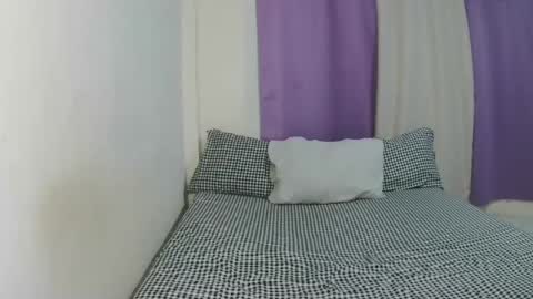 Snapshot of la_ura chatting on July 13, 2026, 2:31 pm Laura online show from July 13, 2026, 2:31 pm