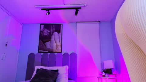 Cris  online show from March 8, 2025, 11:37 am