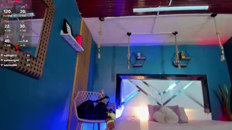 Cris  online show from November 28, 2025, 11:24 am