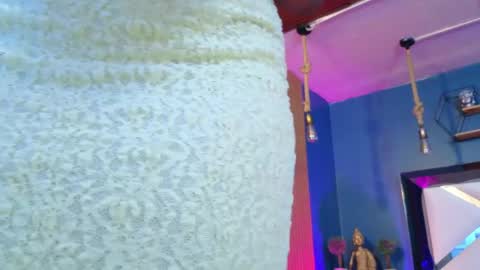 Cris  online show from April 13, 2026, 11:48 am