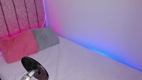 lana  foxx Model  independient online show from May 20, 2026, 1:12 am
