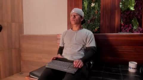 labrinthteasing online show from September 19, 2025, 2:29 pm