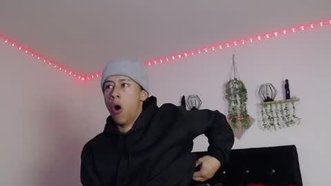 labrinthteasing online show from April 19, 2026, 12:04 pm