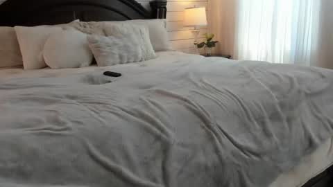 lacii_lo online show from June 24, 2026, 2:49 pm
