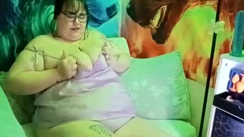 Snapshot of lacy_deville chatting on April 26, 2026, 6:05 pm lacy_deville online show from April 26, 2026, 6:05 pm