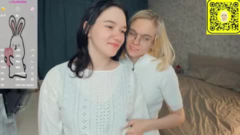 Snapshot of lacyedison chatting on May 30, 2026, 7:22 pm Violet and Isabel online show from May 30, 2026, 7:22 pm