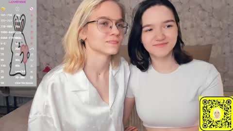 Snapshot of lacyedison chatting on June 7, 2026, 7:17 pm Violet and Isabel online show from June 7, 2026, 7:17 pm