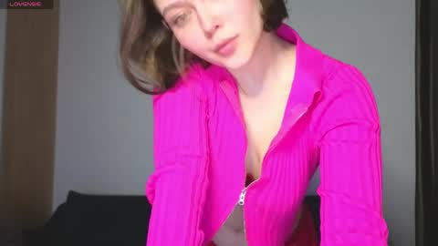 Snapshot of lady_birdd chatting on April 16, 2026, 6:52 pm lady_birdd online show from April 16, 2026, 6:52 pm