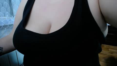 lady_boom_ online show from February 10, 2025, 5:52 pm