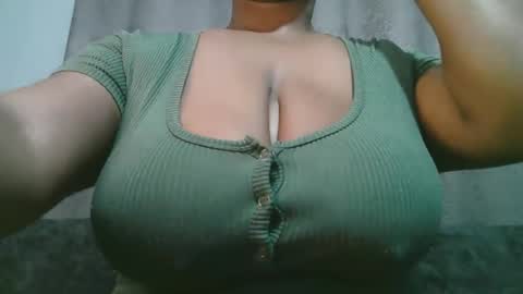 Snapshot of lady_dearra chatting on April 22, 2026, 3:53 am lady_dearra online show from April 22, 2026, 3:53 am