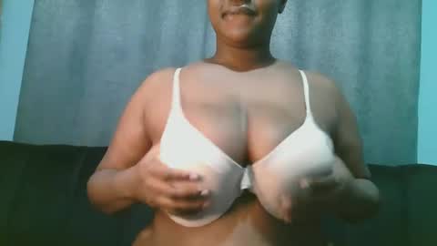 Snapshot of lady_dearra chatting on June 5, 2026, 3:02 am lady_dearra online show from June 5, 2026, 3:02 am