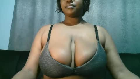 Snapshot of lady_dearra chatting on June 12, 2026, 2:43 am lady_dearra online show from June 12, 2026, 2:43 am