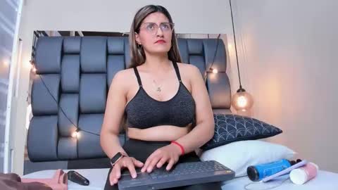 LADY  online show from September 21, 2025, 1:51 am