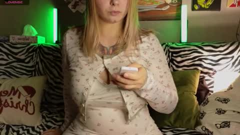 Snapshot of lady_lucky_love chatting on September 20, 2025, 11:33 am KENDALL NATHANPVT IS OPEN online show from September 20, 2025, 11:33 am