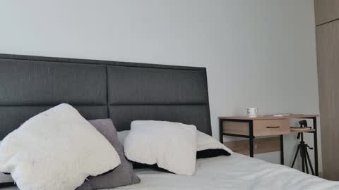    700  1300 -5 online show from January 18, 2026, 12:31 pm