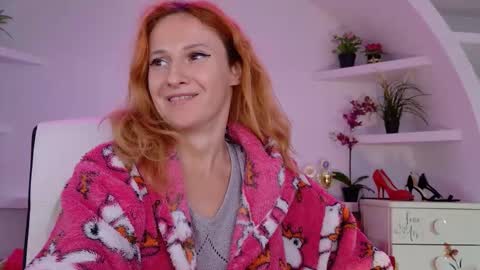 Sima Ladybigsmile online show from September 15, 2025, 2:06 pm