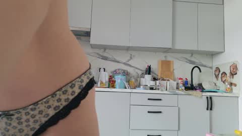 Sima Ladybigsmile online show from April 10, 2026, 6:29 am