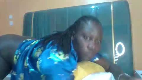 Snapshot of ladyblossoms19 chatting on April 25, 2026, 10:07 pm lindah32 online show from April 25, 2026, 10:07 pm