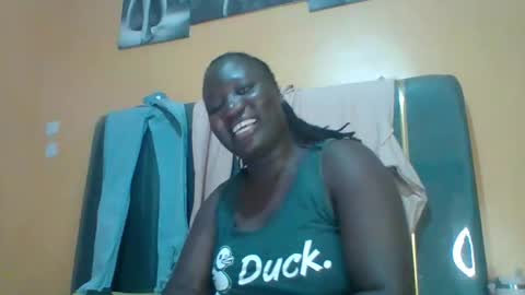 Snapshot of ladyblossoms19 chatting on April 26, 2026, 11:24 pm lindah32 online show from April 26, 2026, 11:24 pm