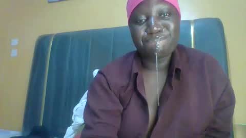 Snapshot of ladyblossoms19 chatting on May 1, 2026, 12:15 am lindah32 online show from May 1, 2026, 12:15 am