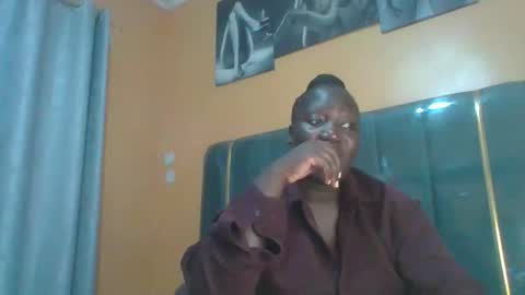 Snapshot of ladyblossoms19 chatting on May 1, 2026, 9:19 pm lindah32 online show from May 1, 2026, 9:19 pm