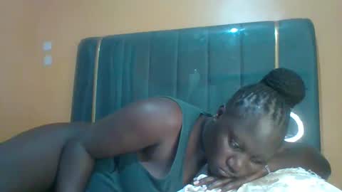 Snapshot of ladyblossoms19 chatting on May 6, 2026, 12:52 am lindah32 online show from May 6, 2026, 12:52 am