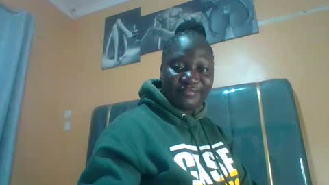 Snapshot of ladyblossoms19 chatting on May 8, 2026, 10:04 pm lindah32 online show from May 8, 2026, 10:04 pm
