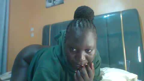 Snapshot of ladyblossoms19 chatting on May 10, 2026, 10:15 pm lindah32 online show from May 10, 2026, 10:15 pm