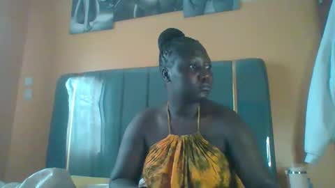Snapshot of ladyblossoms19 chatting on May 13, 2026, 11:51 am lindah32 online show from May 13, 2026, 11:51 am