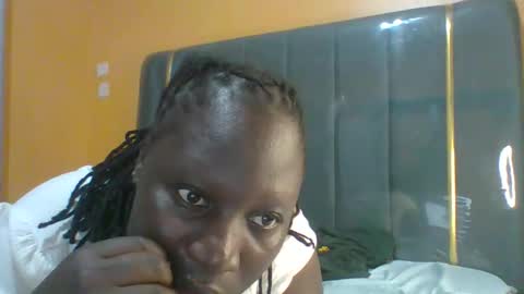 Snapshot of ladyblossoms19 chatting on June 3, 2026, 2:33 pm lindah32 online show from June 3, 2026, 2:33 pm