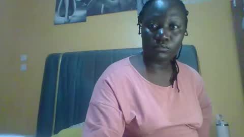 Snapshot of ladyblossoms19 chatting on June 8, 2026, 1:28 am lindah32 online show from June 8, 2026, 1:28 am