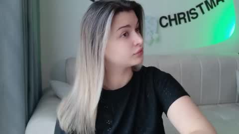 ladylancaster online show from December 14, 2025, 3:01 am