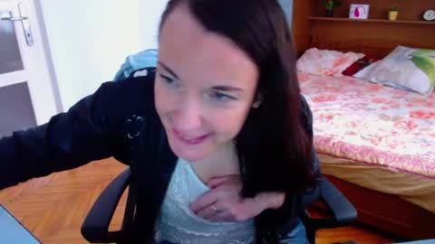 Snapshot of ladylhoty chatting on June 19, 2026, 4:44 pm LadyLHoty online show from June 19, 2026, 4:44 pm