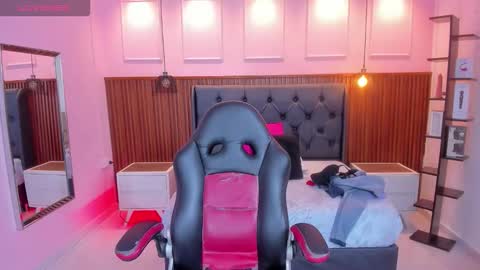 LADY  online show from October 8, 2025, 7:22 pm