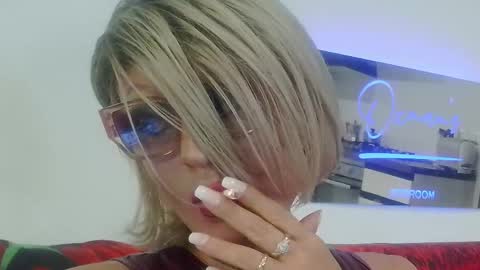 Snapshot of ladyoxana chatting on April 25, 2026, 2:36 am Oxana online show from April 25, 2026, 2:36 am
