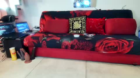 Snapshot of ladyoxana chatting on May 9, 2026, 1:22 am Oxana online show from May 9, 2026, 1:22 am