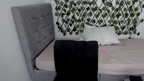 Ladysexy hot19  online show from January 14, 2025, 12:03 pm