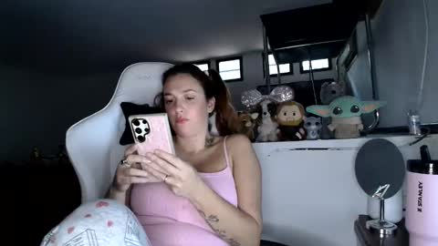 ladysusurros online show from November 21, 2025, 9:57 pm