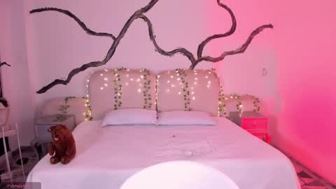 Lady  online show from September 18, 2025, 5:20 am